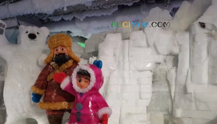 哈尔滨冰雪大世界开园 凌晨3点零下22℃有人裹棉被排队
