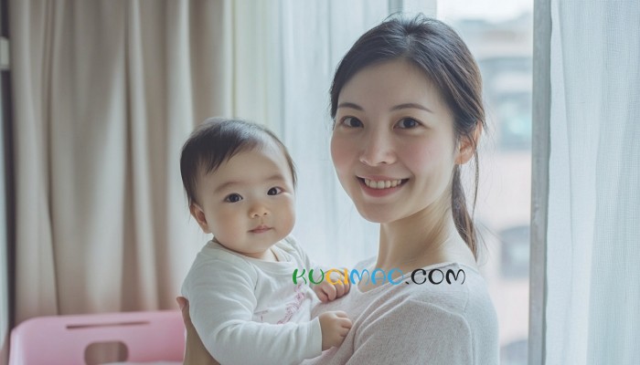 47岁女子升级做奶奶晒抱孙子合影 网友：怎么那么年轻啊