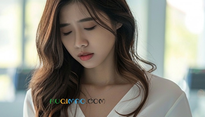 女子景区蹦极被推下受伤满脸是血