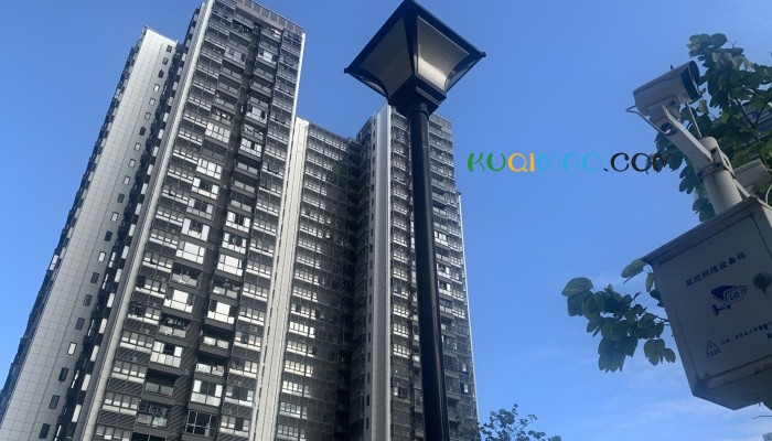 在香港读书女生住60层以上遭遇台风 凌晨两点吓得躲到客厅