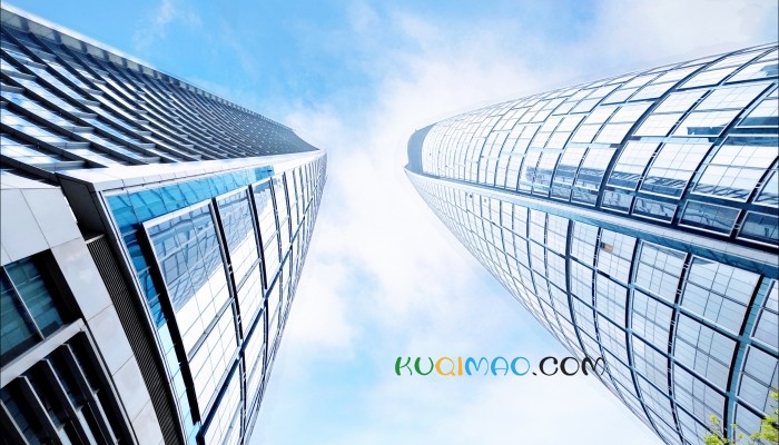 在香港读书女生住60层以上遭遇台风 凌晨两点吓得躲到客厅