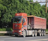 货车司机弄丢13块银砖 每块悬赏2万 货车司机弄丢13块银砖 每块悬赏2万