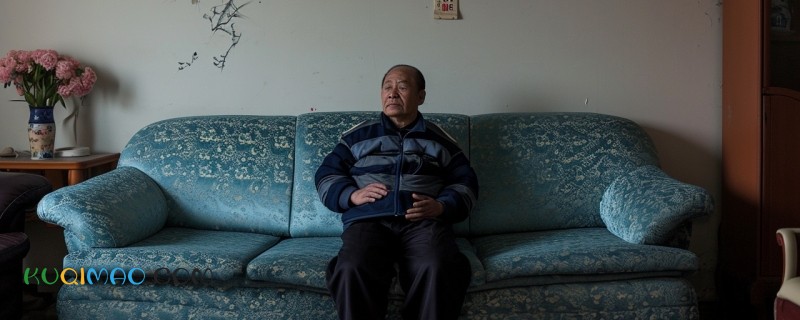 七旬老人为泄私愤自捅重伤诬告邻居 一审获刑六个月缓刑一年