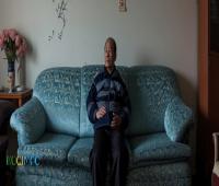 七旬老人为泄私愤自捅重伤诬告邻居 一审获刑六个月缓刑一年