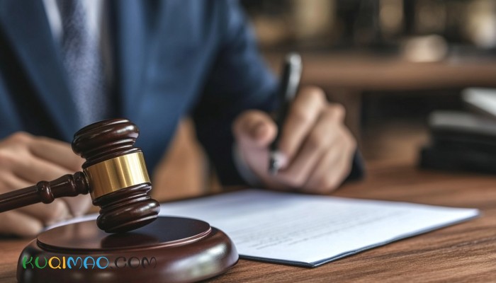 男子因女友穿裙子出门对其殴打