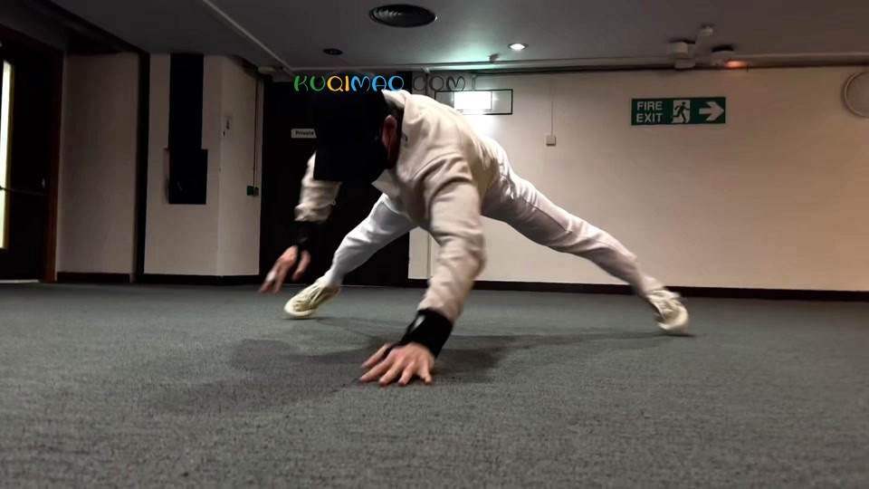 平板支撑手势舞